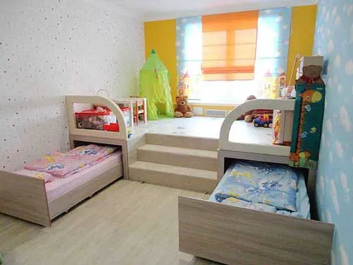 выкатные кровати в комнате для двух детей