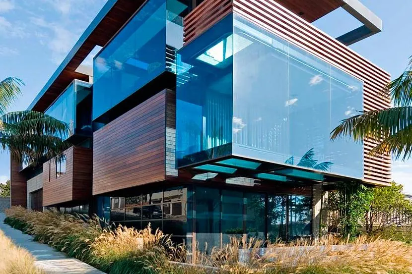 Оказывается стеклянная конструкция – не только оригинальный, но и простой способ сделать балкон