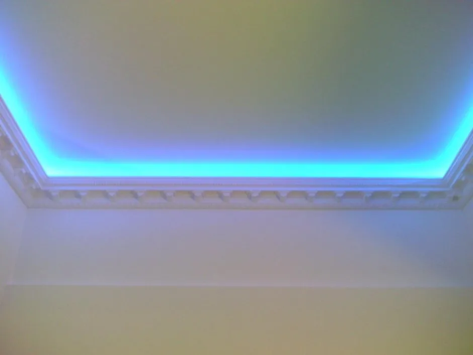 Подвесной потолок из гипсокартона с подсветкой