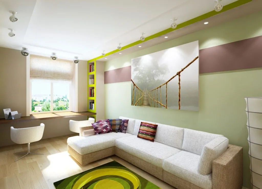 Горизонтальное комбинирование зеленых и коричневых обоев в интерьере гостиной