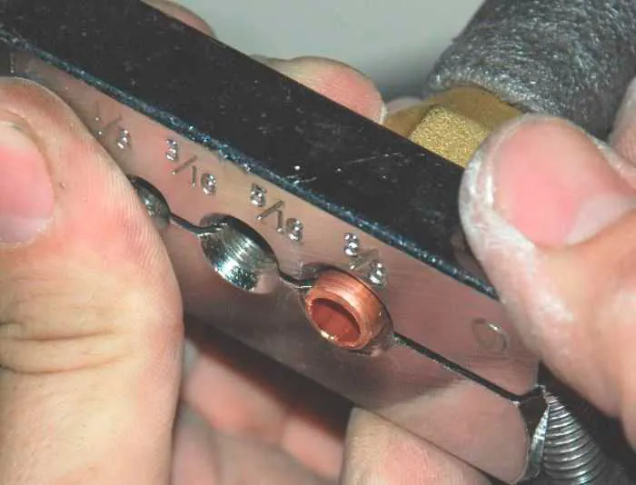 глубина установки трубки в вальцовочный инструмент