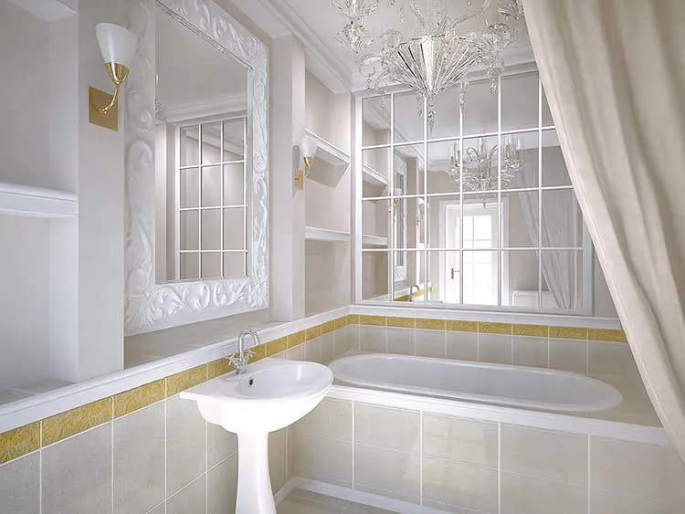 Красивая ванная комната с зеркальной плиткой