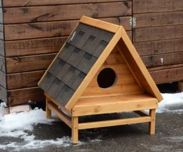 Треугольный зимний домик для кошки