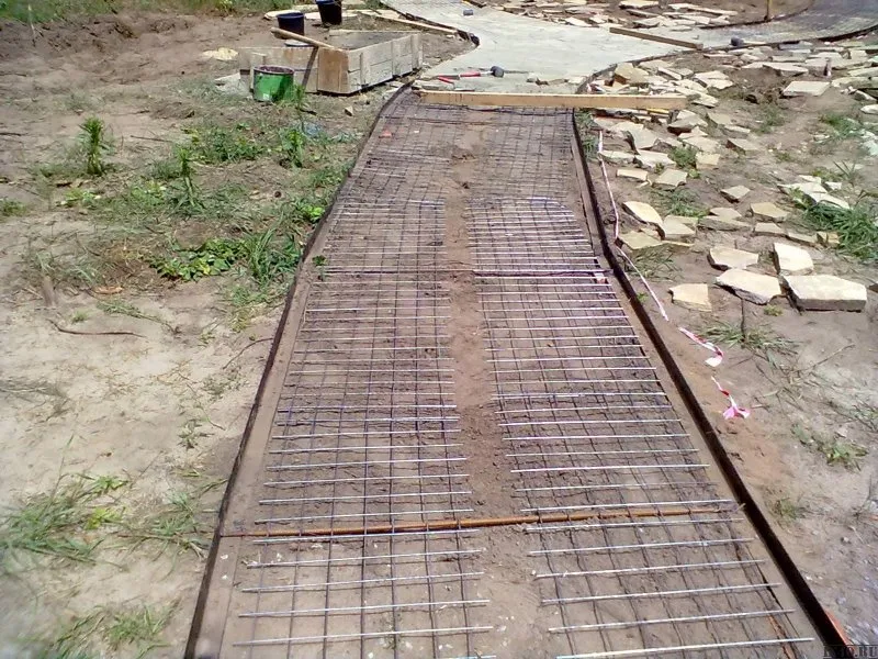 Армирование бетонной дорожки