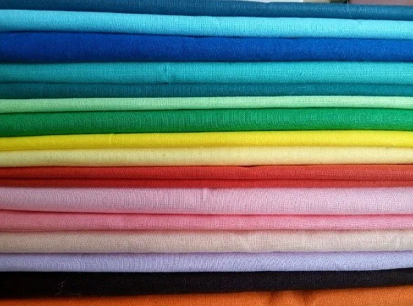 Чехлы для клетки нужно изготавливать из цветной ткани, если хотите повысить градус веселья в доме, а любителям спокойствия нужно выбирать спокойные цвета