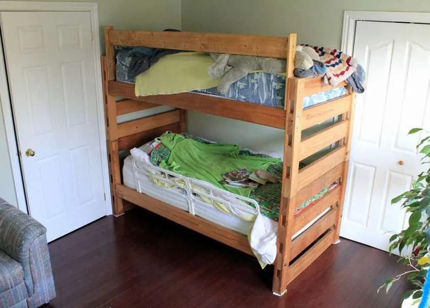 двухъярусная кровать без лестницы