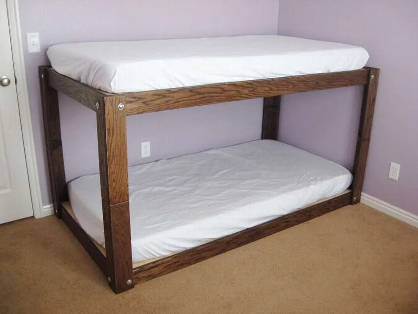  деревянная двухъярусная кровать в стиле минимализма 