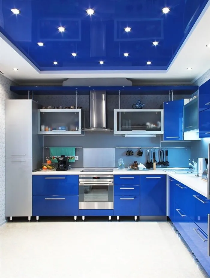 Дизайнерский потолок на кухне