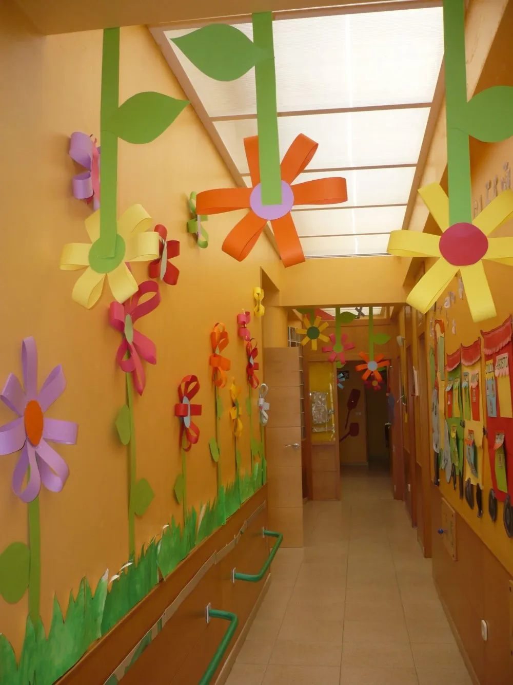 Декорирование стен в детском саду