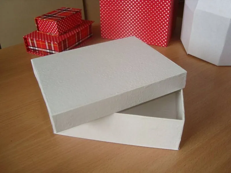 Маленькие картонные коробки