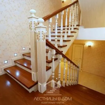 Классическая лестница с подсветкой на металлическом каркасе г. Орехово-Зуево