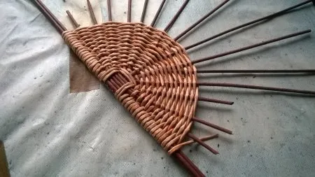 Плетение корзин из газетных трубочек для начинающих пошагово