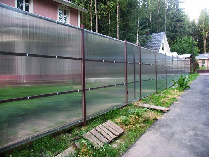 Пластиковая ограда