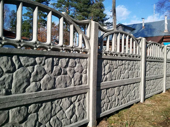 Забор из бетонных секций