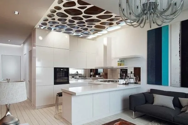 Дизайн потолка в гостиной совмещенной с кухней - идеи зонирования
