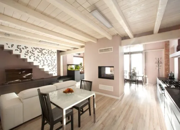 Дизайн потолка в гостиной совмещенной с кухней - идеи зонирования