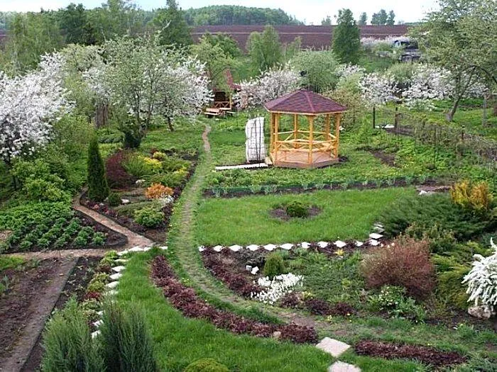 Садовый участок в ландшафтном стиле